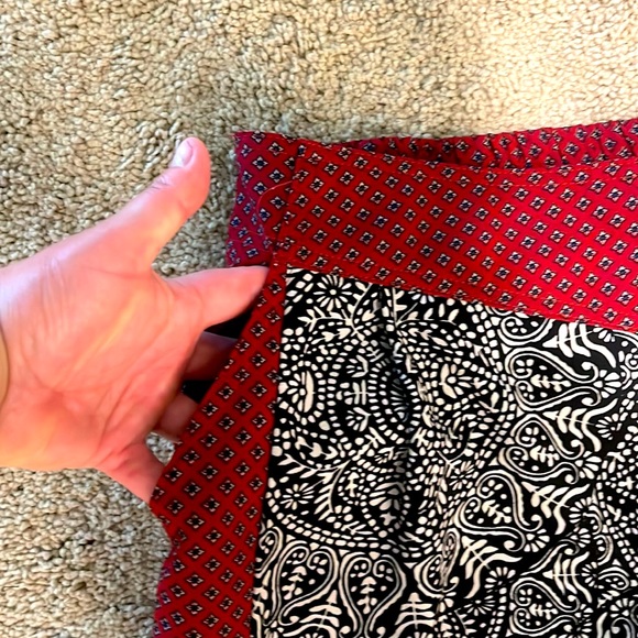 Black, white & red jogger pant size large - Picture 3 of 7